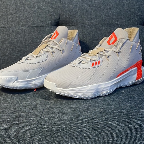 CBROWN/SOLRED/CWHITEMARCLA/ROUSOL/BLACRE Dame 7 basketball shoes - Picture 6 of 6